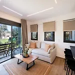 Nicole Collection- Cove 아파트