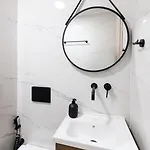 Nicole Collection- Cove 아파트 *